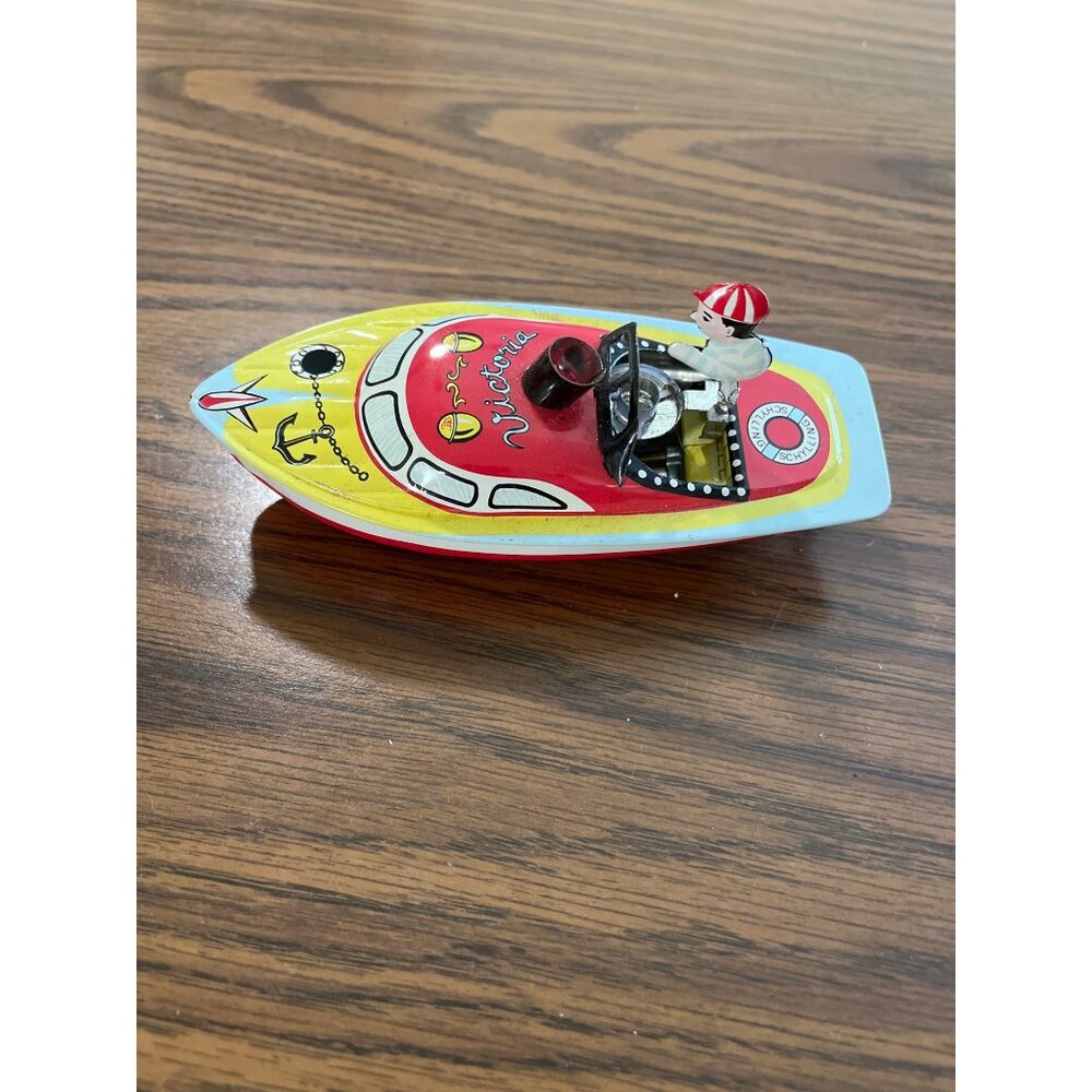 Schilling Victoria tin boat with driver